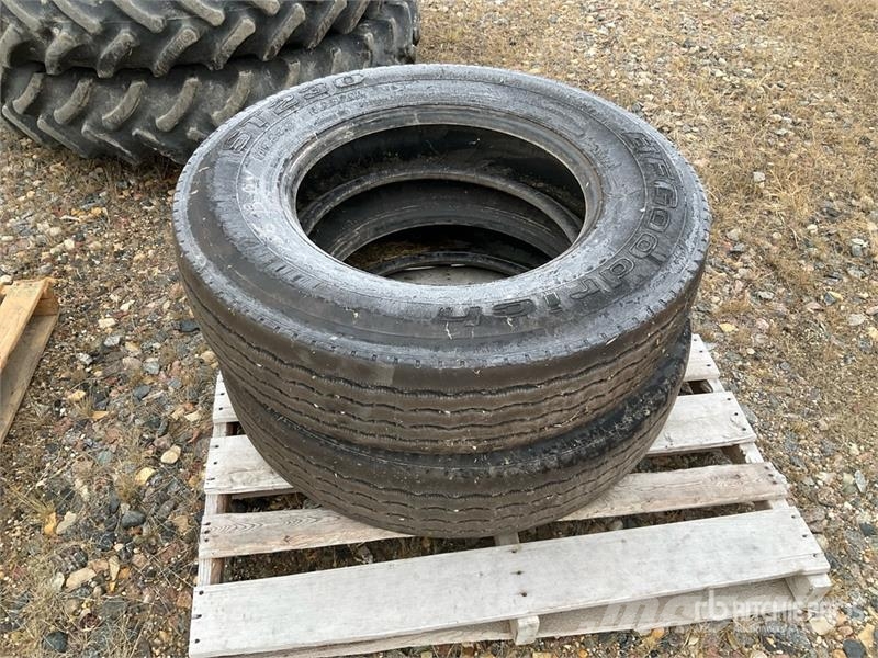 Quantity of (2) BFGoodrich 11R24.5 Tires Rehvid, rattad ja veljed