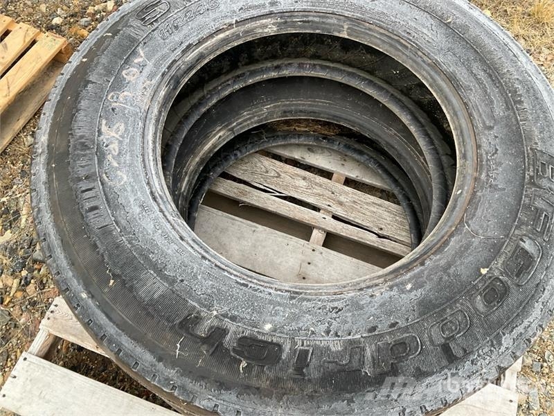 Quantity of (2) BFGoodrich 11R24.5 Tires Rehvid, rattad ja veljed