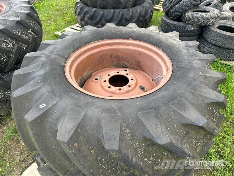 Quantity of (2) BFGoodrich 18.4-26 Tires Opony, koła i felgi