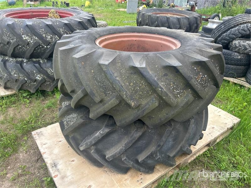 Quantity of (2) BFGoodrich 18.4-26 Tires Opony, koła i felgi