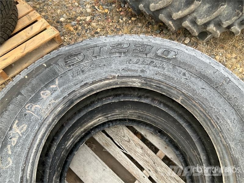 Quantity of (2) BFGoodrich 11R24.5 Tires Rehvid, rattad ja veljed