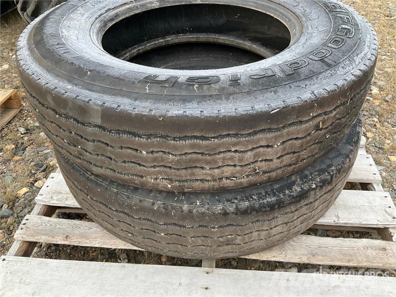Quantity of (2) BFGoodrich 11R24.5 Tires Rehvid, rattad ja veljed