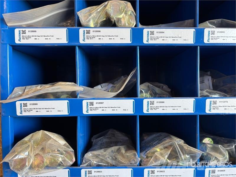  Quantity of (2) Bolt Bins مكونات أخرى