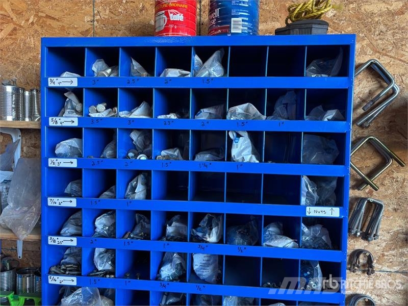  Quantity of (2) Bolt Bins مكونات أخرى
