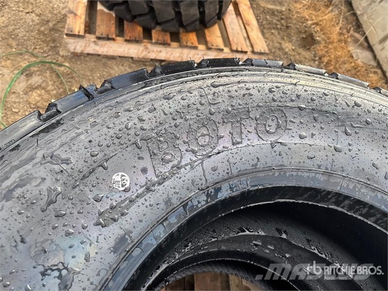 Quantity of (2) Boto 385/65R22.5 Tires (Unused) Gumiabroncsok, kerekek és felnik