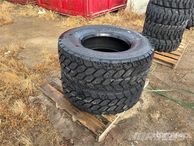  Quantity of (2) Boto 385/65R22.5 Tires (Unused) Gumiabroncsok, kerekek és felnik