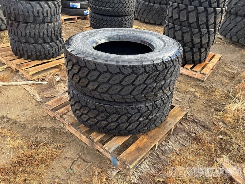  Quantity of (2) Boto 385/65R22.5 Tires (Unused) Gumiabroncsok, kerekek és felnik