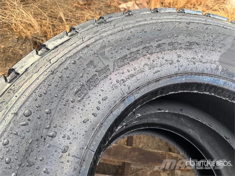  Quantity of (2) Boto 385/65R22.5 Tires (Unused) Gumiabroncsok, kerekek és felnik