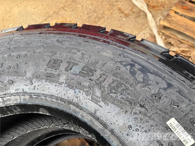  Quantity of (2) Boto 385/65R22.5 Tires (Unused) Gumiabroncsok, kerekek és felnik