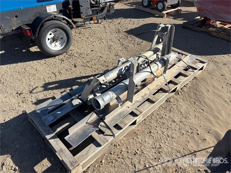 Quantity of (2) Box Rail Tool Racks معدات البناء - غير ذلك