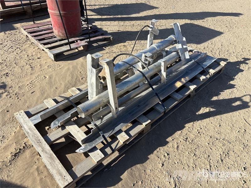 Quantity of (2) Box Rail Tool Racks معدات البناء - غير ذلك