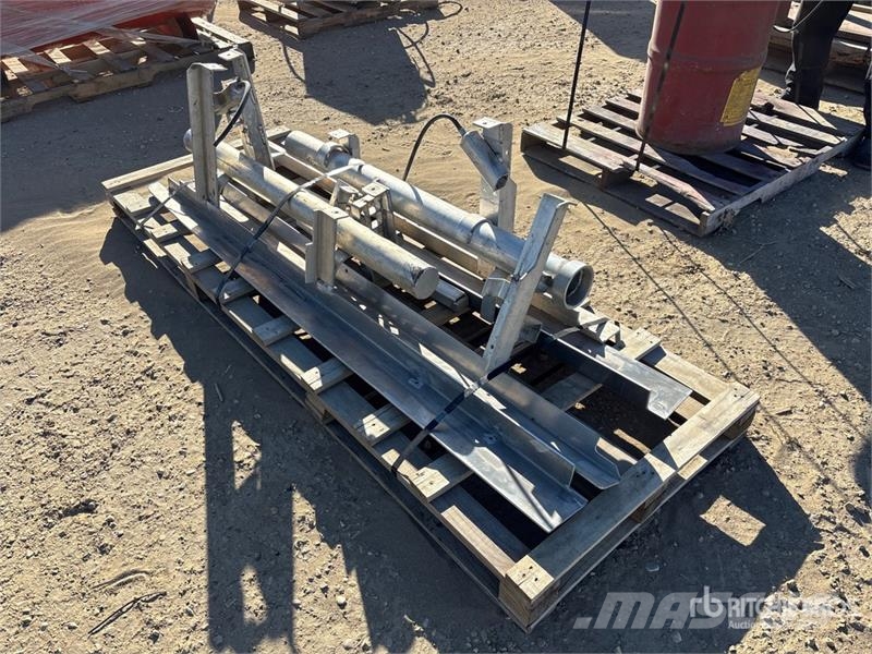 Quantity of (2) Box Rail Tool Racks معدات البناء - غير ذلك