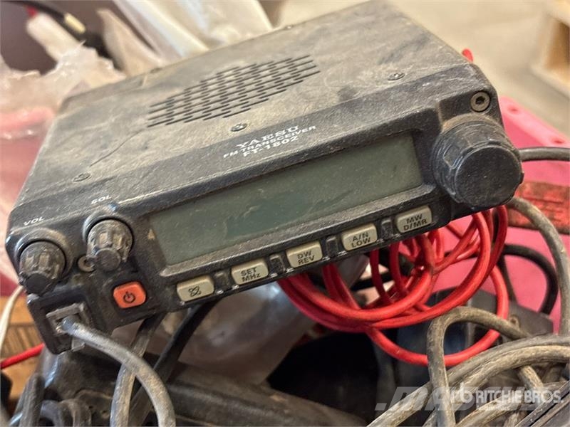 Quantity of (2) Boxes of Radios Ďalšie komponenty