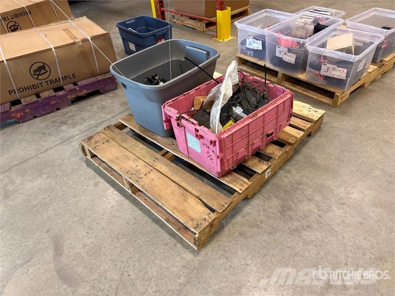 Quantity of (2) Boxes of Radios Ďalšie komponenty
