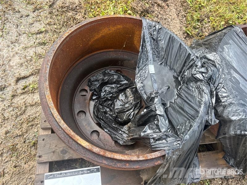 Quantity of (2) Brake Drums Ostale kargo komponente