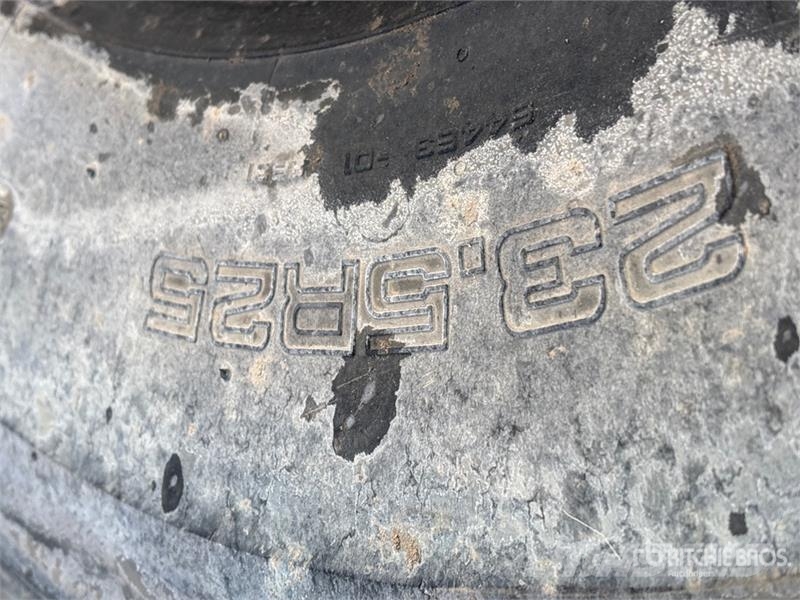 Quantity of (2) Bridgestone/Yokohama 23.5R25 Tires Gume, točkovi i felne