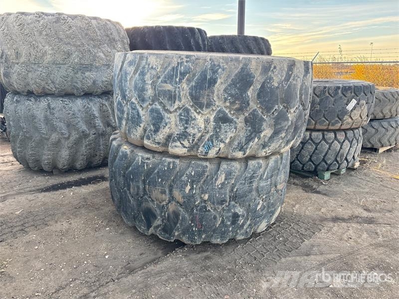 Quantity of (2) Bridgestone 29.5R25 Tires Gume, točkovi i felne