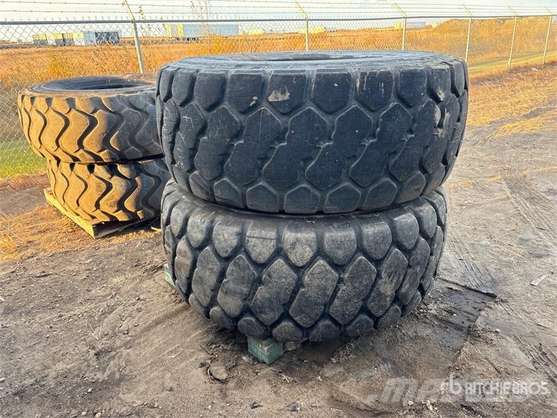 Quantity of (2) Bridgestone/Yokohama 23.5R25 Tires Gume, točkovi i felne