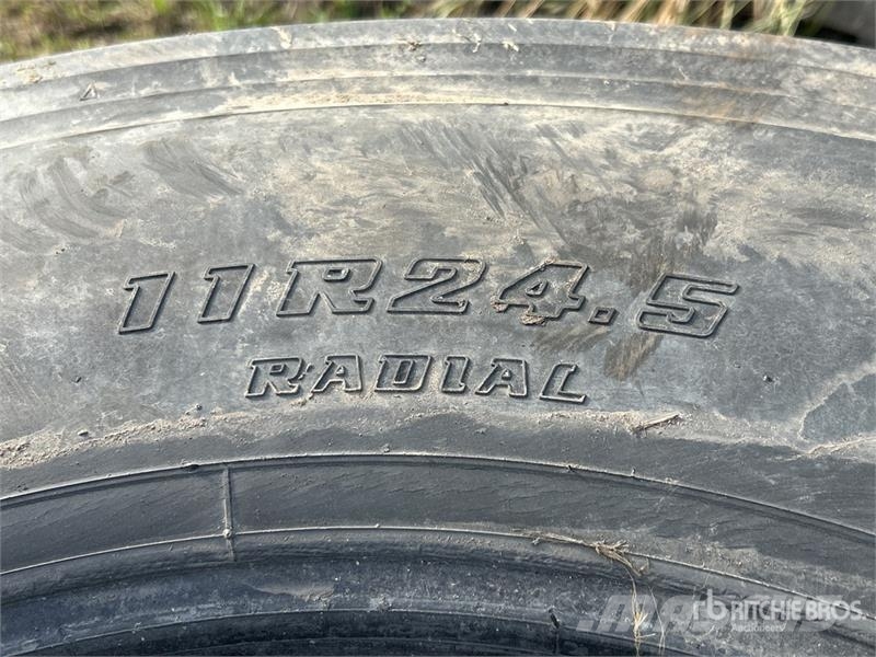  Quantity of (2) Bridgestone 11R24.5 Tires Gume, kolesa in platišča