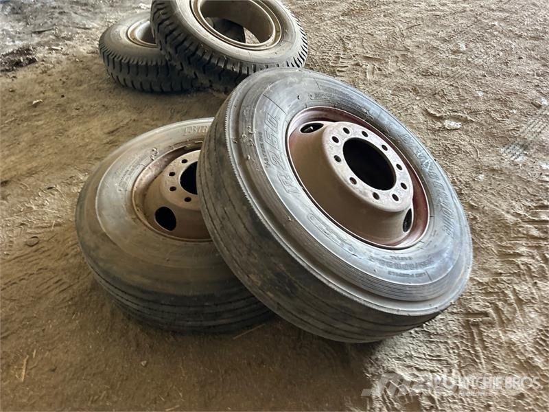 Quantity of (2) Bridgestone 295/80R22.5 Tires Tyres, wheels and rims