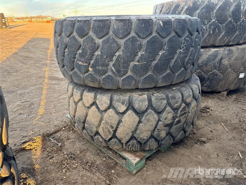 Quantity of (2) Bridgestone/Yokohama 23.5R25 Tires Gume, točkovi i felne