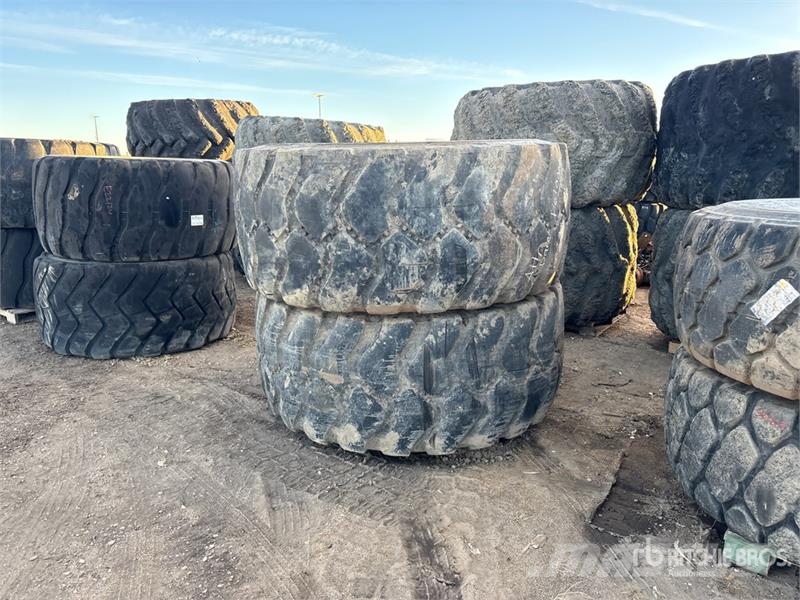 Quantity of (2) Bridgestone 29.5R25 Tires Gume, točkovi i felne