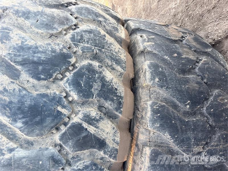 Quantity of (2) Bridgestone 29.5R25 Tires Gume, točkovi i felne