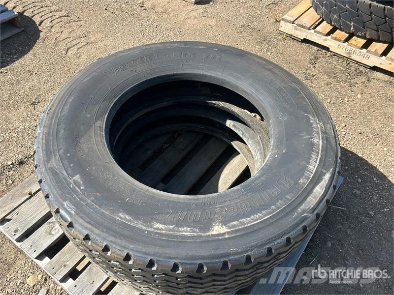  Quantity of (2) Bridgestone 11R24.5 Tires Llantas