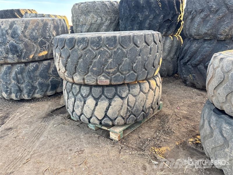 Quantity of (2) Bridgestone/Yokohama 23.5R25 Tires Gume, točkovi i felne
