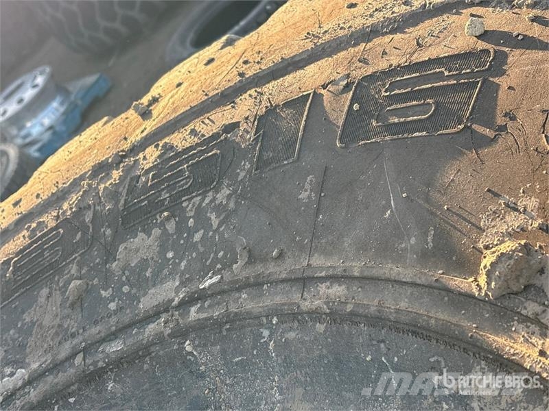 Quantity of (2) Bridgestone/Michelin 29.5R25 Tires Gume, točkovi i felne