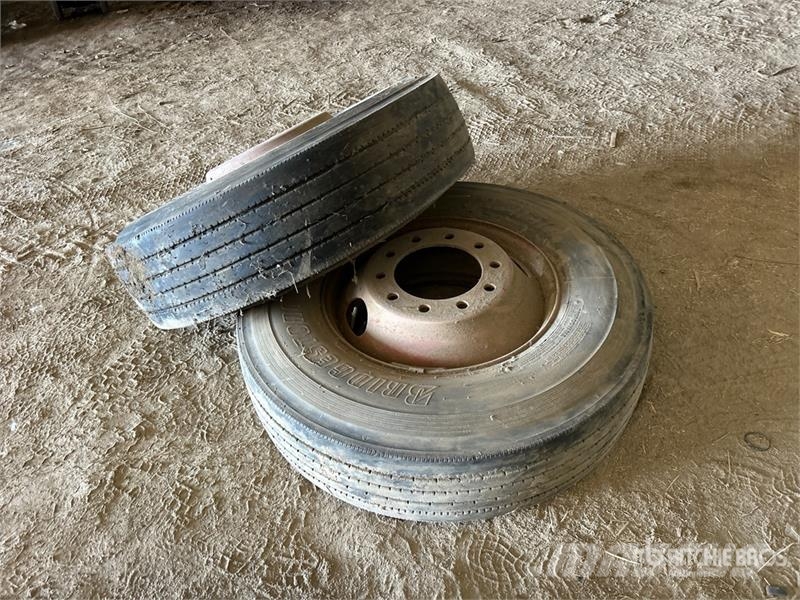 Quantity of (2) Bridgestone 295/80R22.5 Tires Tyres, wheels and rims