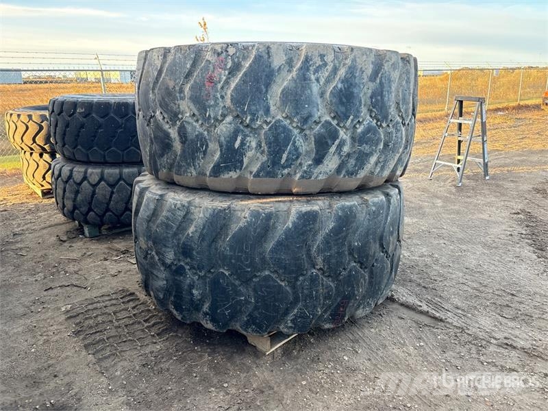 Quantity of (2) Bridgestone 29.5R25 Tires Gume, točkovi i felne