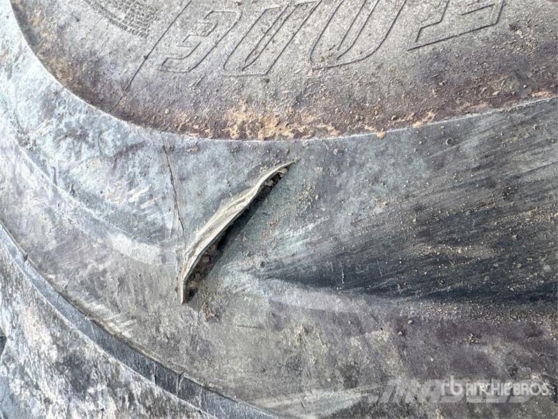 Quantity of (2) Bridgestone 29.5R25 Tires Gume, točkovi i felne