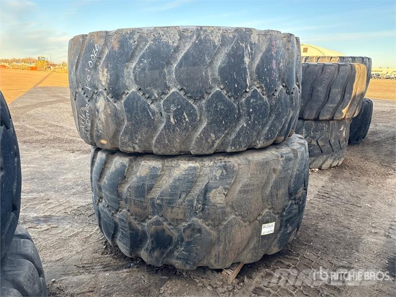 Quantity of (2) Bridgestone 29.5R25 Tires Gume, točkovi i felne