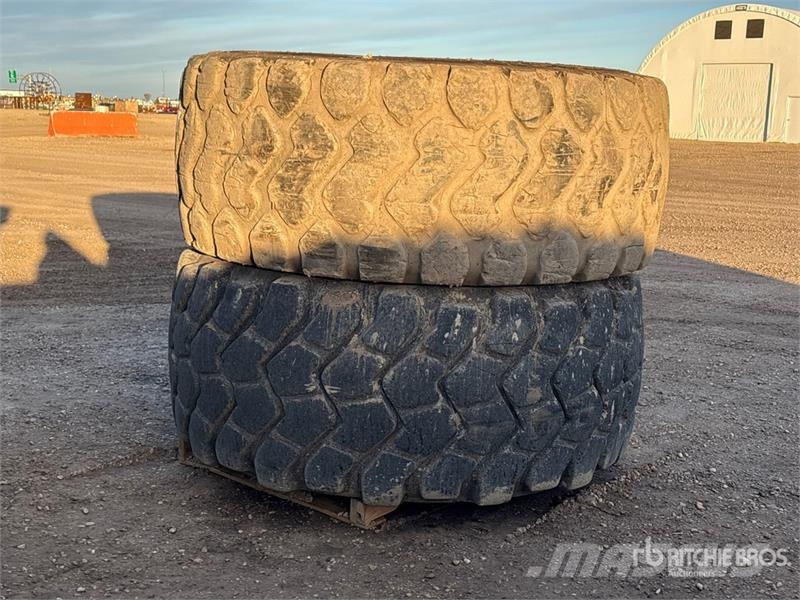 Quantity of (2) Bridgestone/Michelin 29.5R25 Tires Gume, točkovi i felne
