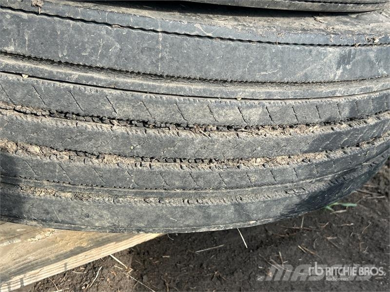  Quantity of (2) Bridgestone 11R24.5 Tires Gume, kolesa in platišča