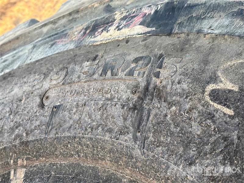 Quantity of (2) Bridgestone 29.5R25 Tires Gume, točkovi i felne