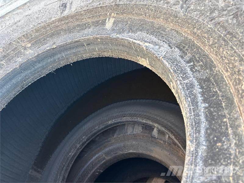 Quantity of (2) Bridgestone 29.5R25 Tires Gume, točkovi i felne