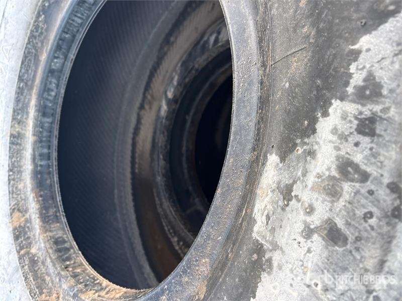 Quantity of (2) Bridgestone/Yokohama 23.5R25 Tires Gume, točkovi i felne