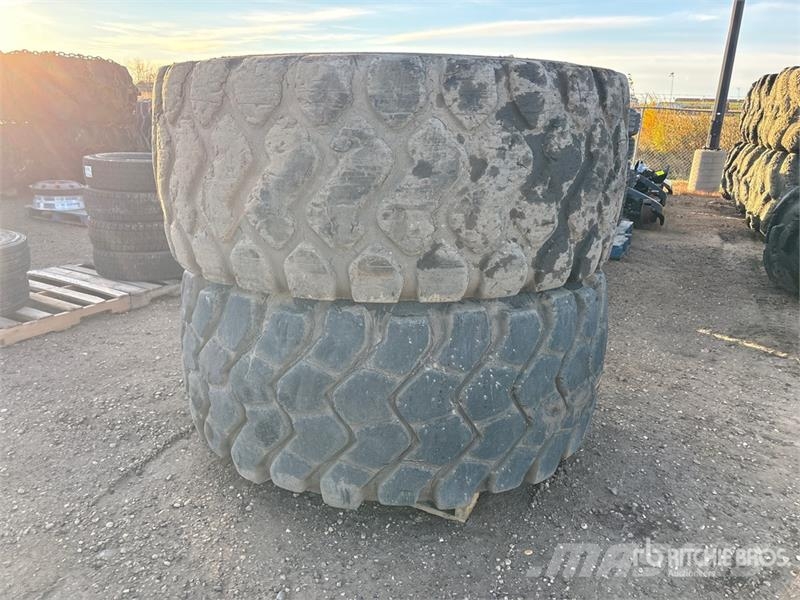 Quantity of (2) Bridgestone/Michelin 29.5R25 Tires Gume, točkovi i felne