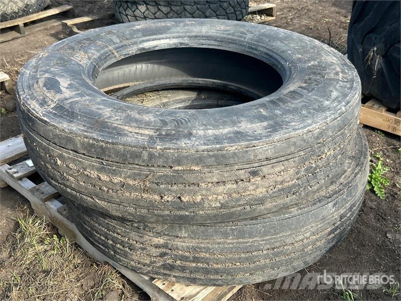  Quantity of (2) Bridgestone 11R24.5 Tires Gume, kolesa in platišča