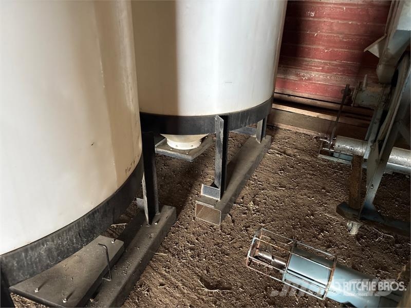  Quantity of (2) Buffer Valley Industries +/- 52 bu وحدات / آلات معالجة المحاصيل وتخزينها - أخرى