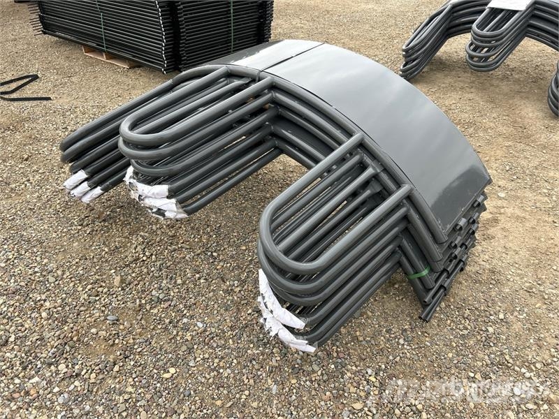  Quantity of (2)  BYT STBF45 Sheeted Tombstone Bale Karjan ruokintalaitteet