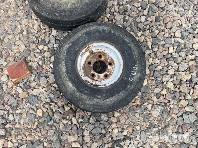  Quantity of (2) Carlisle 5.70-8 Tires Tyres, wheels and rims