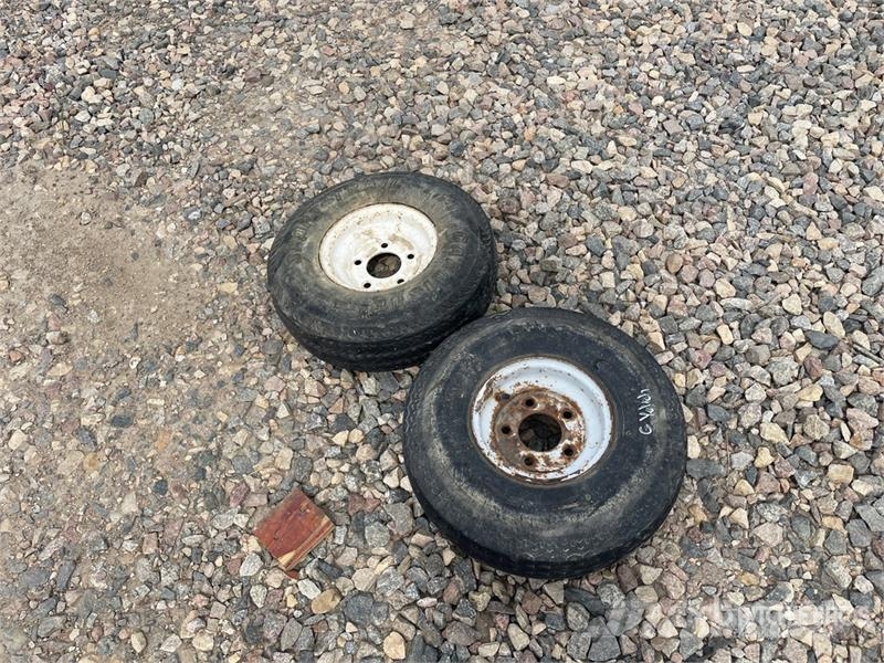  Quantity of (2) Carlisle 5.70-8 Tires Tyres, wheels and rims