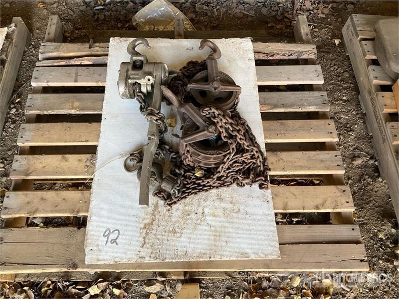  Quantity of (2) Chain Hoists مكونات أخرى