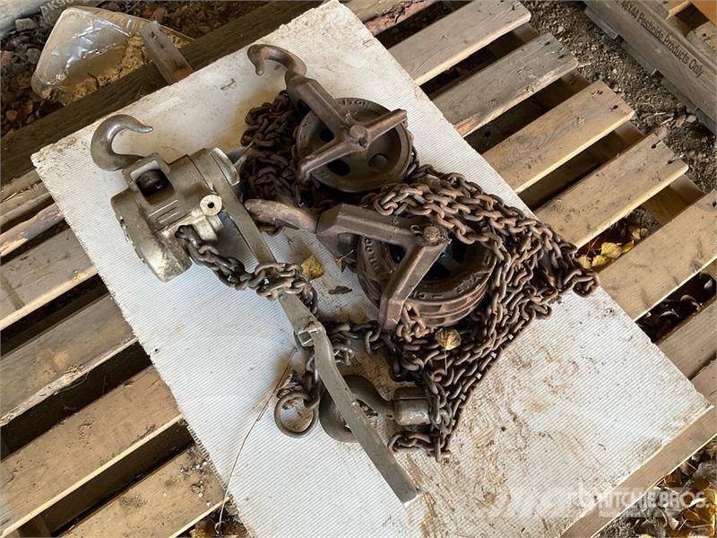  Quantity of (2) Chain Hoists مكونات أخرى