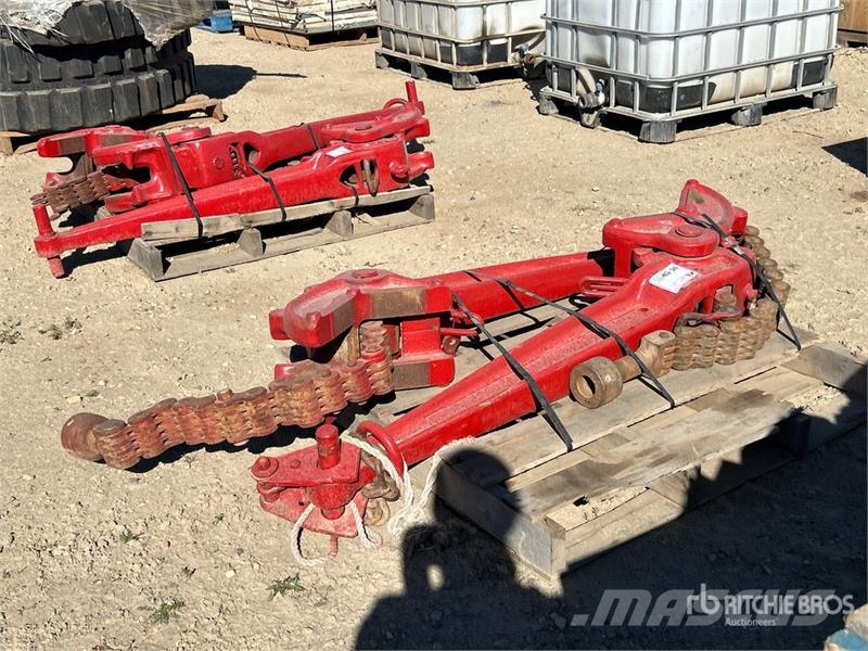  Quantity of (2) Chain Tongs Putkistonkäsittelylaitteet