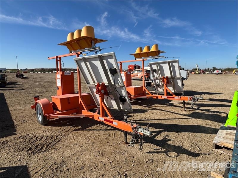  Quantity of (2)  Construction Traffic Control Traf Lichtmasten