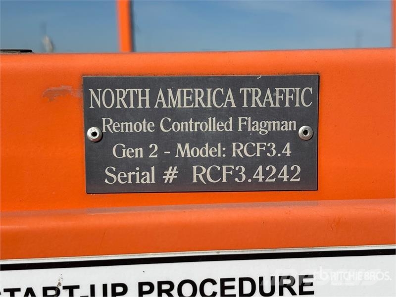  Quantity of (2)  Construction Traffic Control Traf Lichtmasten